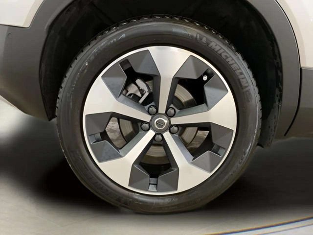 Used 2025 Volvo XC40 B5 Plus AWD/4WD image 99