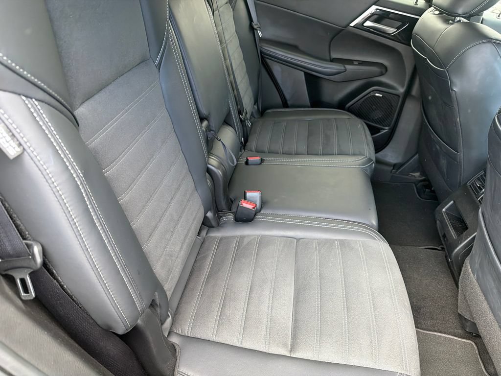 Used 2025 Mitsubishi Outlander SE FWD image 15
