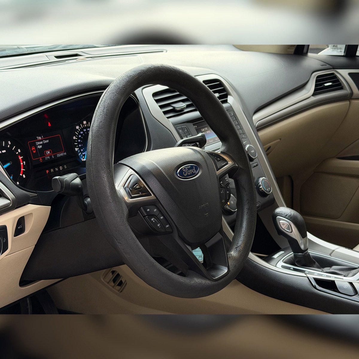 Used 2014 Ford Fusion SE image 5