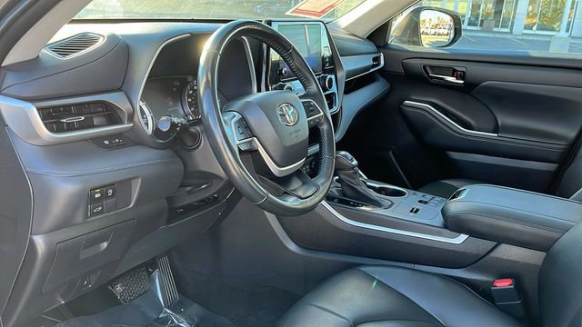 Used 2023 Toyota Highlander XLE image 17