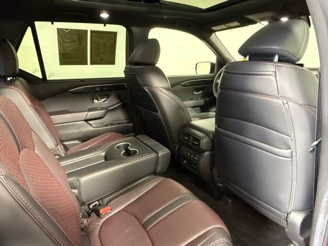 Used 2025 Honda Pilot Black Edition image 46
