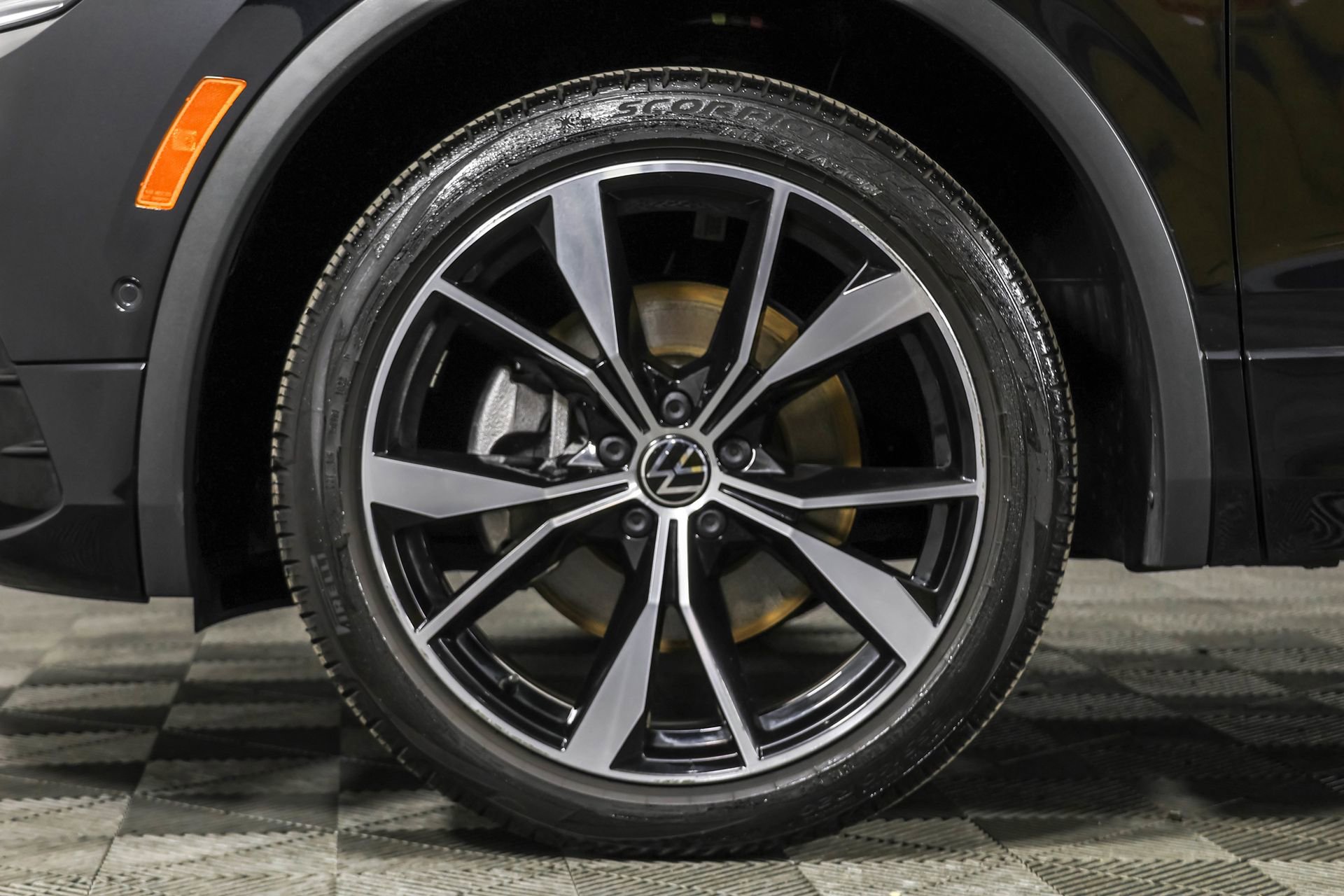 Used 2022 Volkswagen Tiguan SEL R-Line image 22