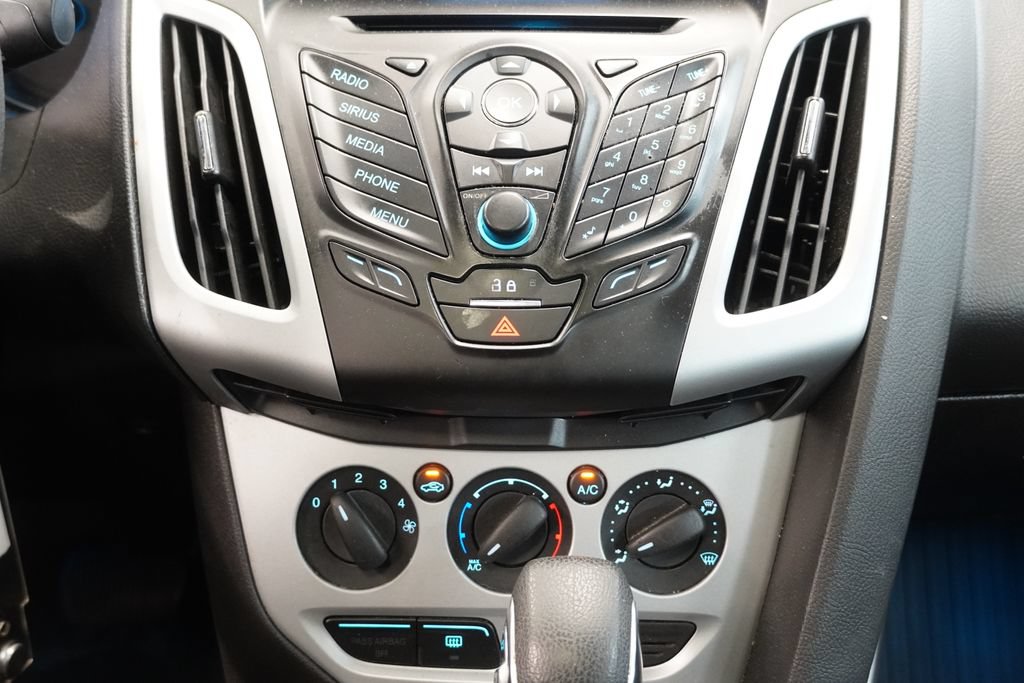 Used 2014 Ford Focus SE w/ SE Winter Package FWD image 21