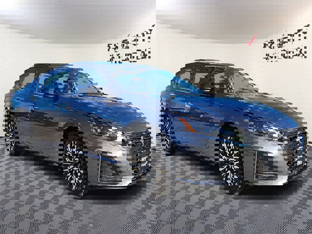 Used 2024 Nissan Altima 2.5 SV image 3