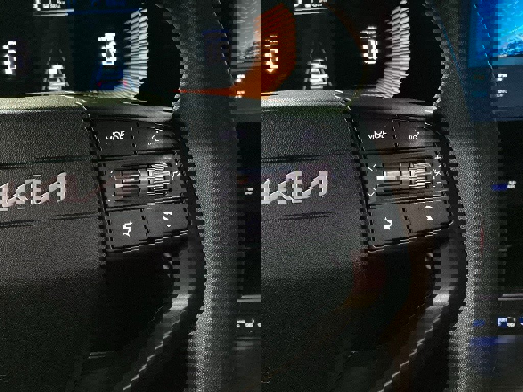 Used 2025 Kia K4 LXS image 16