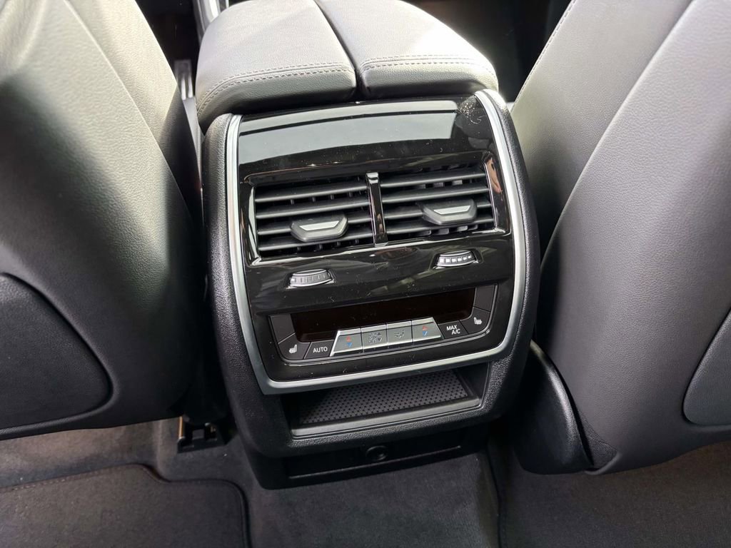 New 2026 BMW X6 xDrive40i w/ Climate Comfort Package image 33