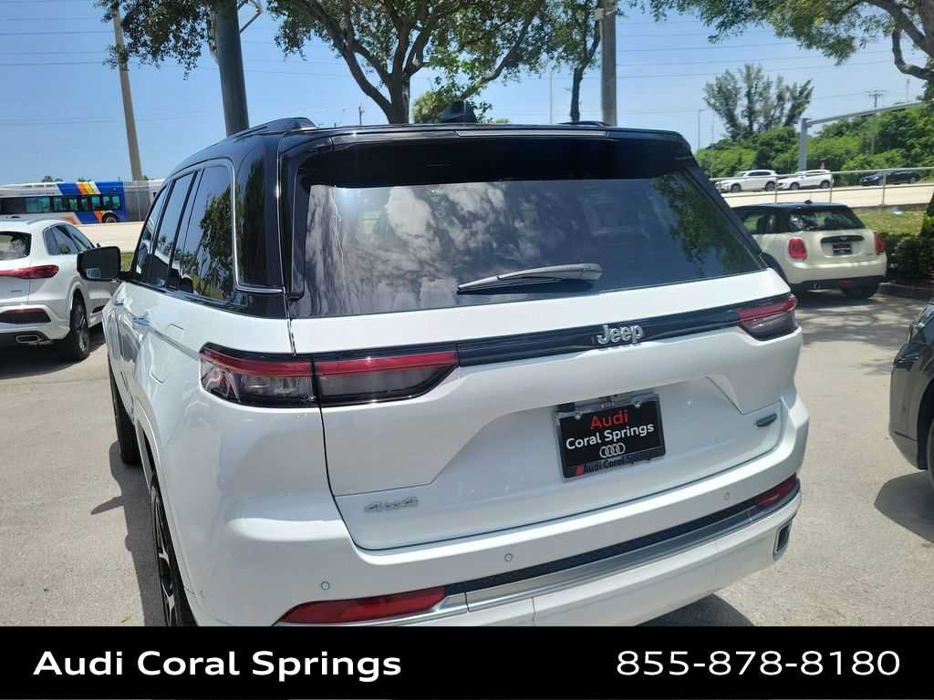 Used 2025 Jeep Grand Cherokee Summit AWD/4WD image 3