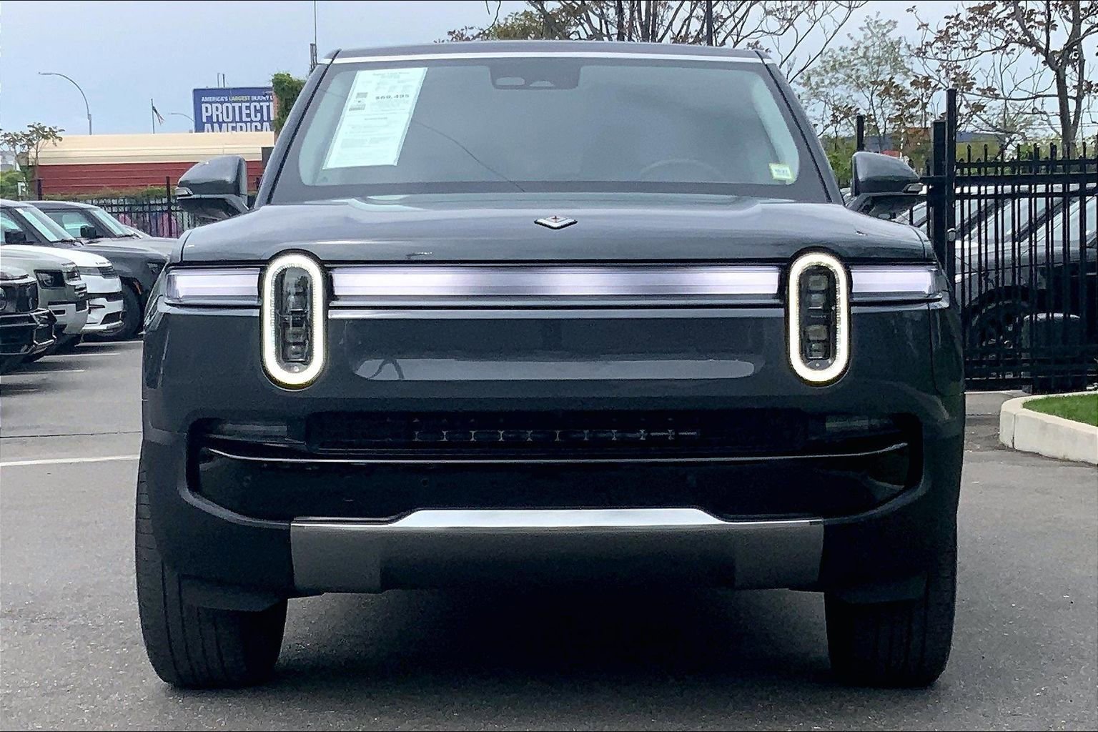 Used 2025 Rivian R1S Adventure AWD/4WD image 3