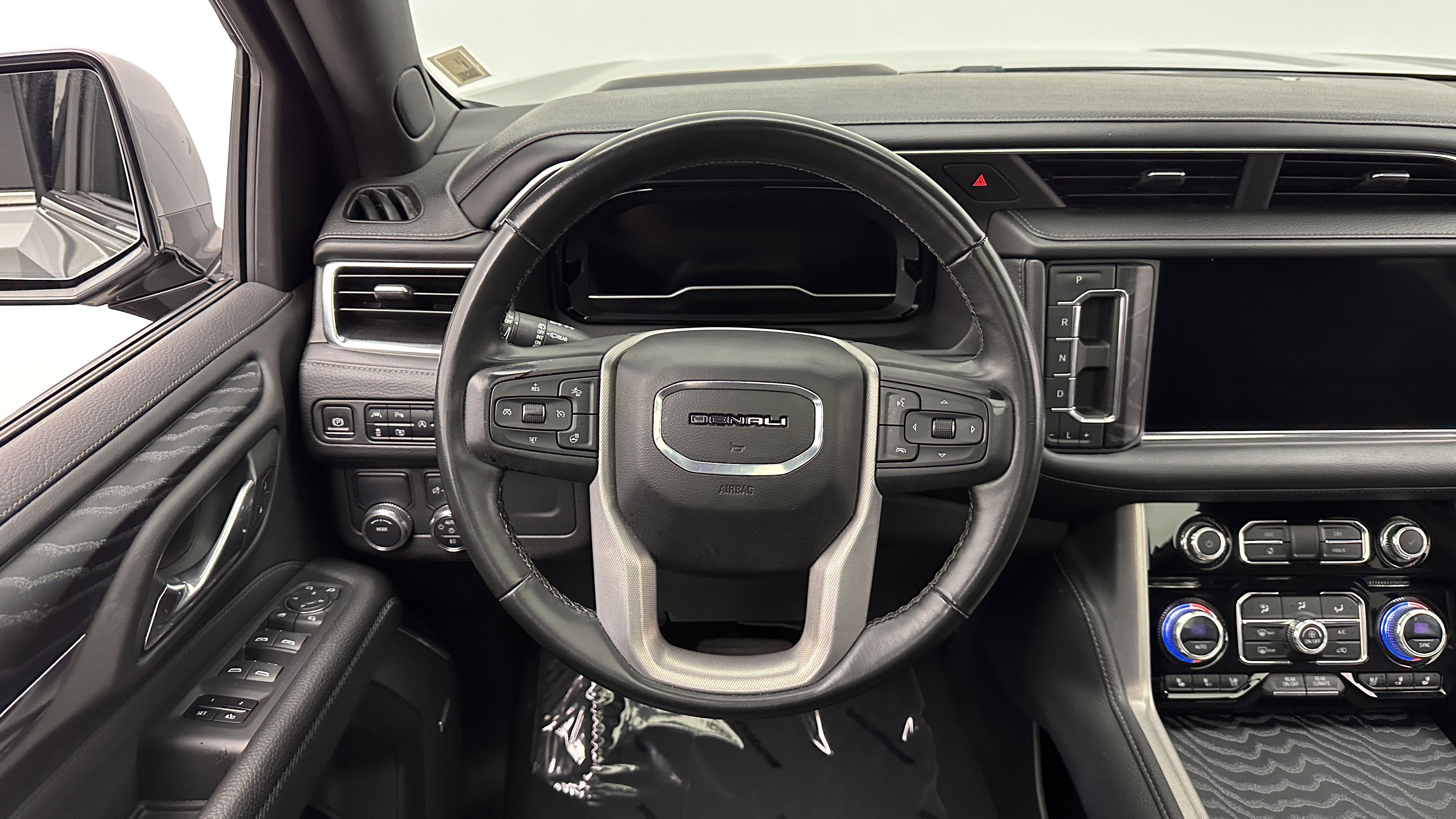 Used 2023 GMC Yukon XL Denali RWD image 25