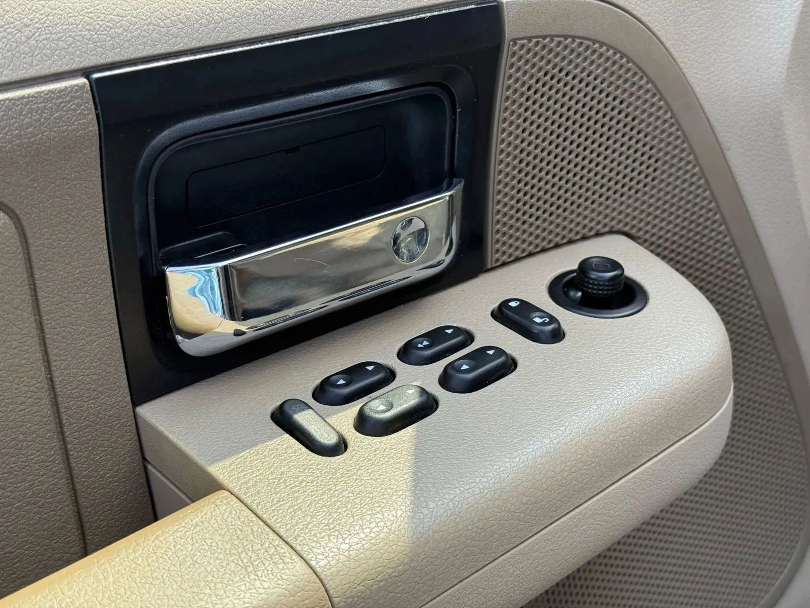 Used 2007 Ford F150 XLT image 16