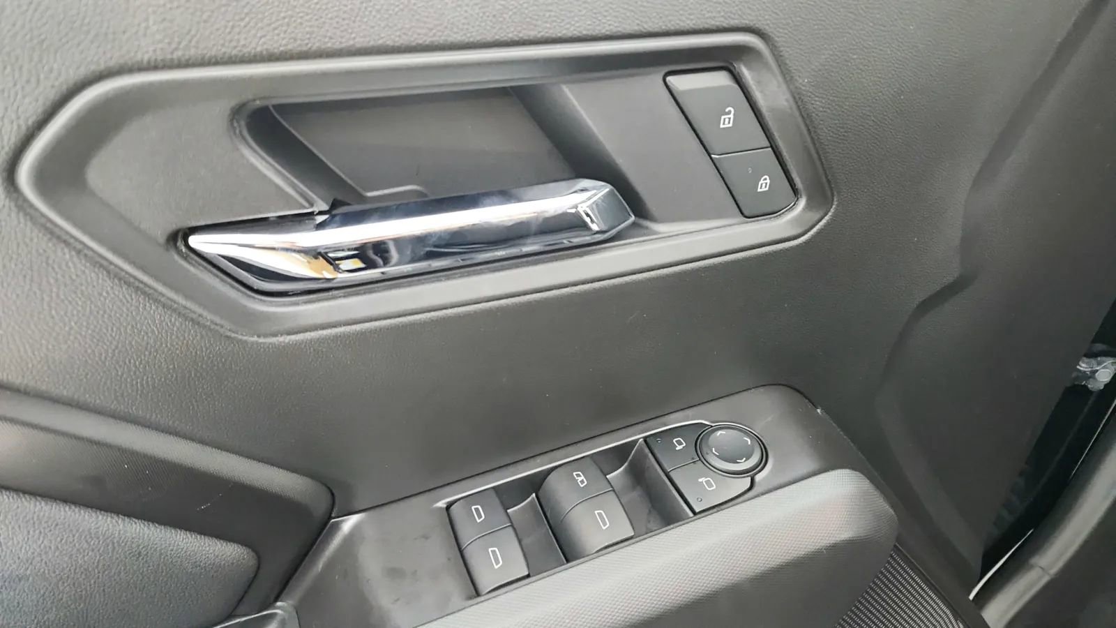 Used 2024 Chevrolet Colorado LT w/ LT Convenience Package image 37