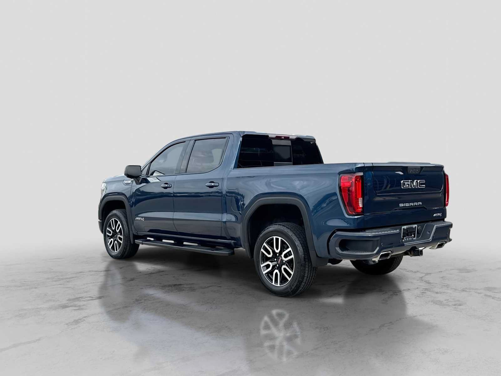 Used 2019 GMC Sierra 1500 AT4 w/ AT4 Premium Package AWD/4WD image 4