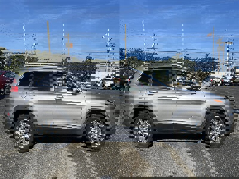 Used 2014 Jeep Cherokee Limited w/ Technology Group image 8