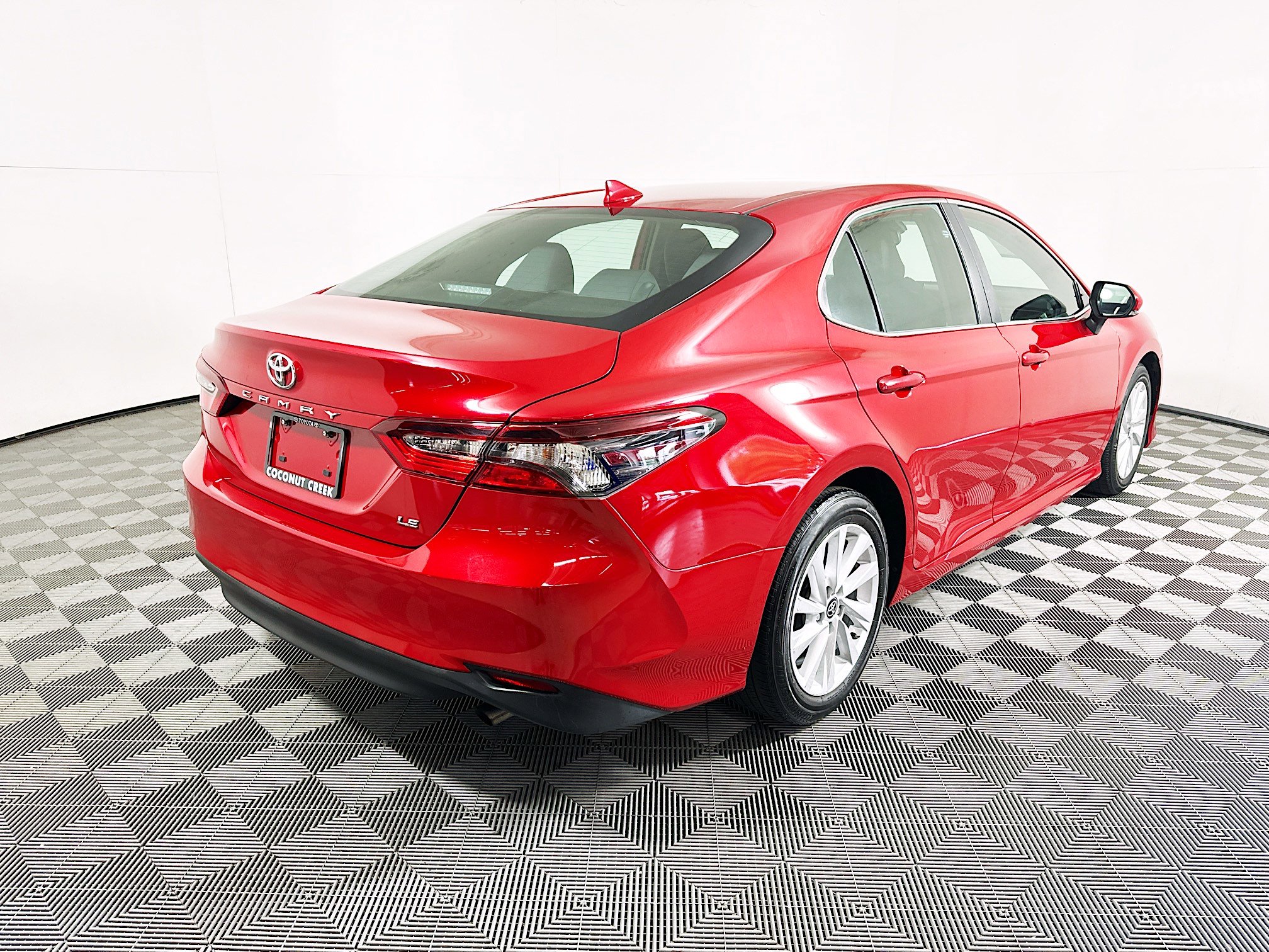 Used 2023 Toyota Camry LE w/ Convenience Package FWD image 3