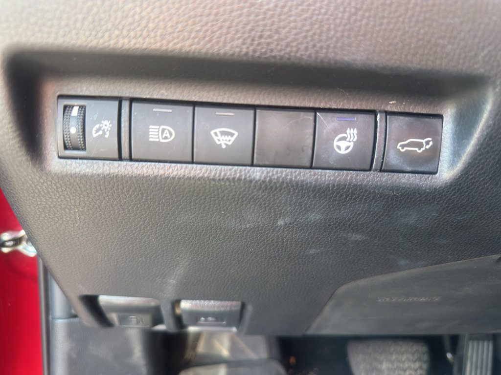 Used 2022 Toyota RAV4 XLE Premium AWD/4WD image 12