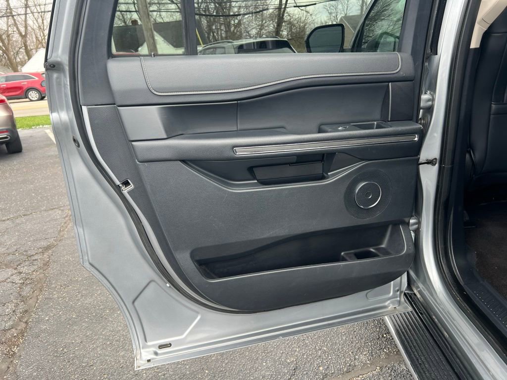 Used 2023 Ford Expedition Max XLT image 16