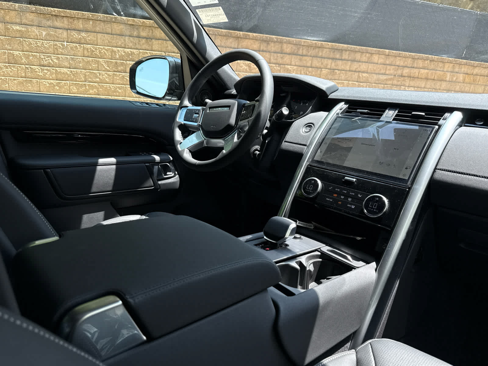 Used 2025 Land Rover Discovery S AWD/4WD image 11