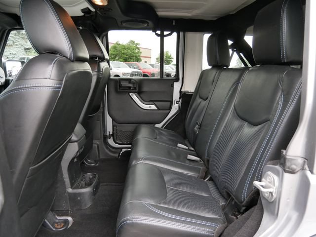 Used 2013 Jeep Wrangler Unlimited Sahara w/ Dual Top Group AWD/4WD image 18