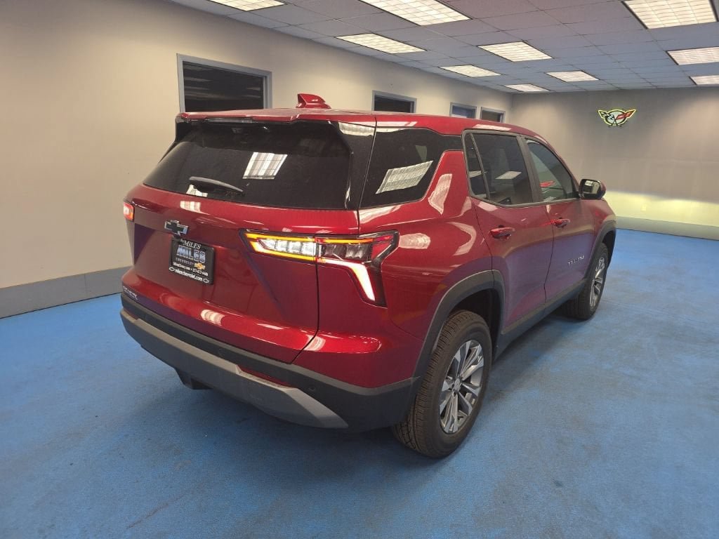 New 2027 Chevrolet Equinox LT w/ Convenience Package II FWD image 3