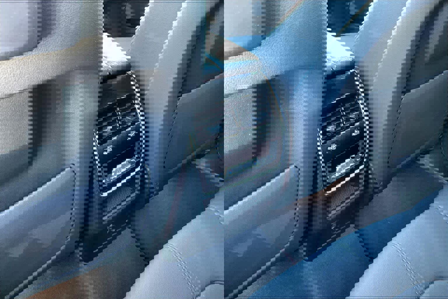 Used 2020 BMW X5 xDrive40i w/ Premium Package image 38