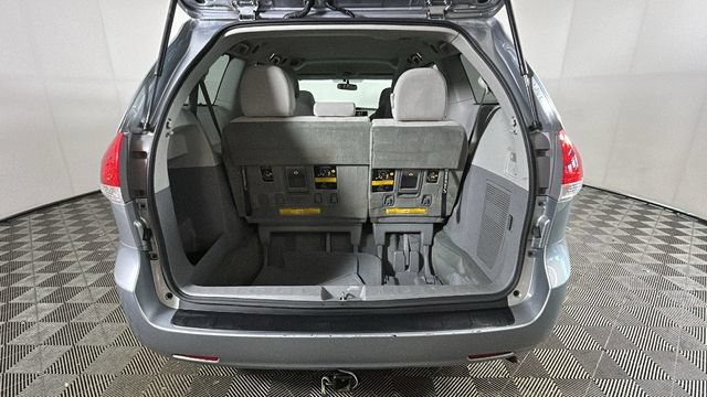 Used 2014 Toyota Sienna LE AWD/4WD image 26