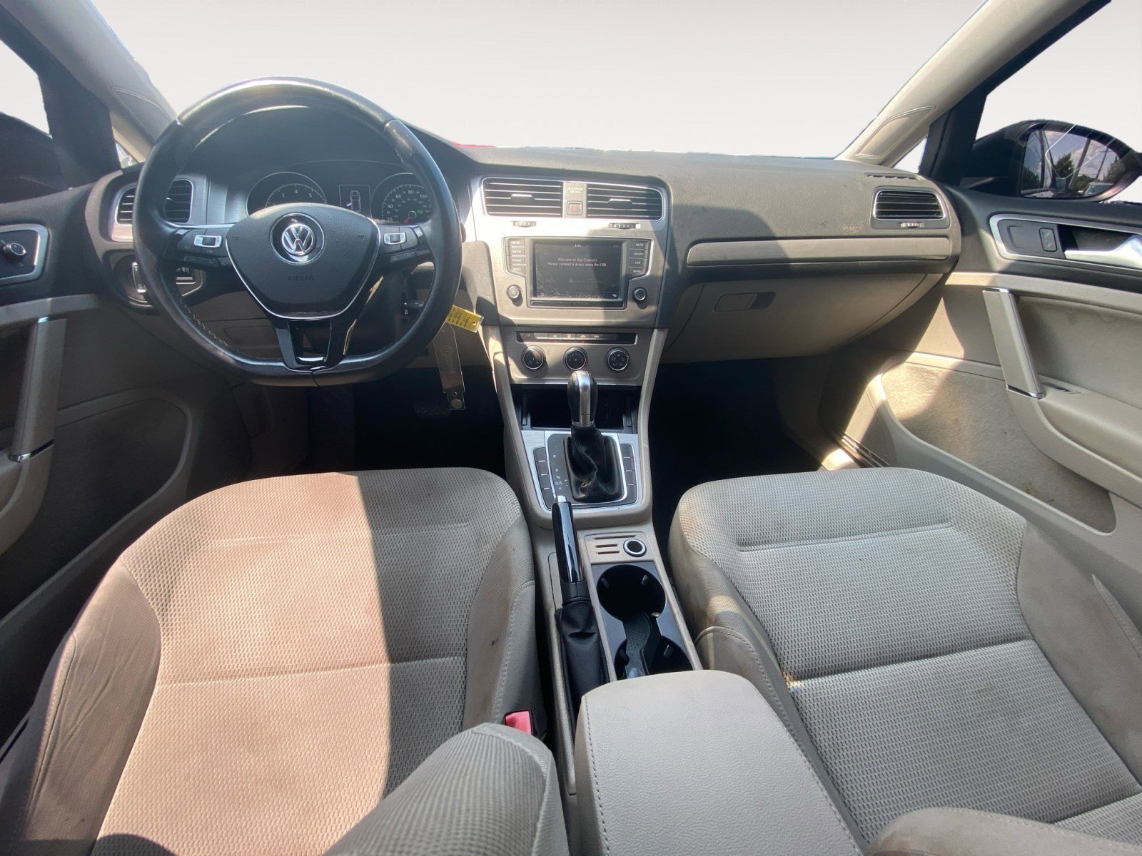 Used 2017 Volkswagen Golf S image 10