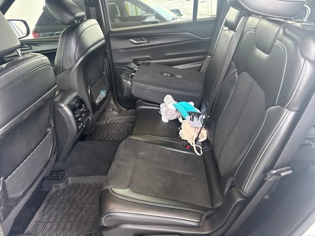 Used 2024 Jeep Grand Cherokee L Altitude AWD/4WD image 13