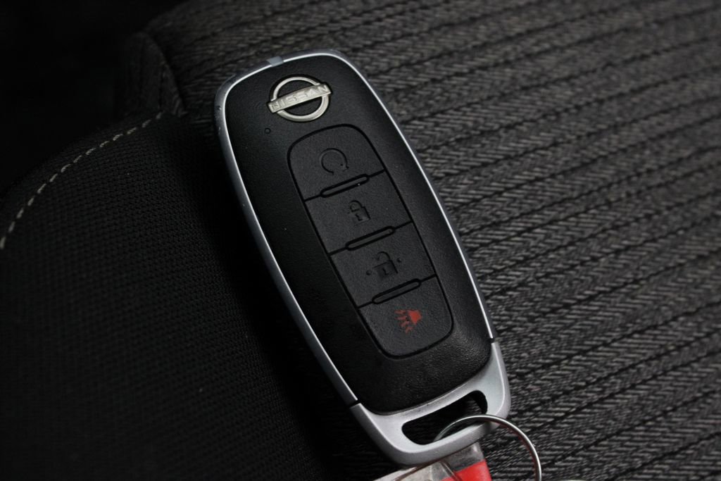 Certified 2023 Nissan Rogue SV image 30