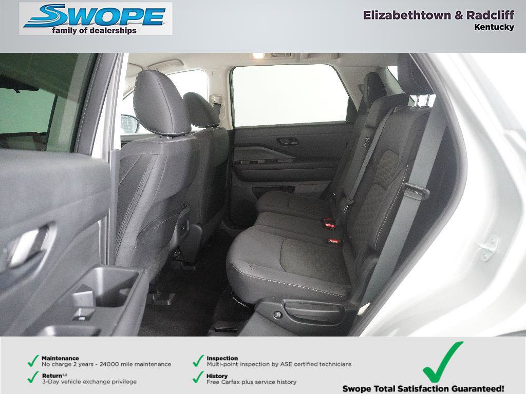 Used 2025 Nissan Pathfinder SV image 13