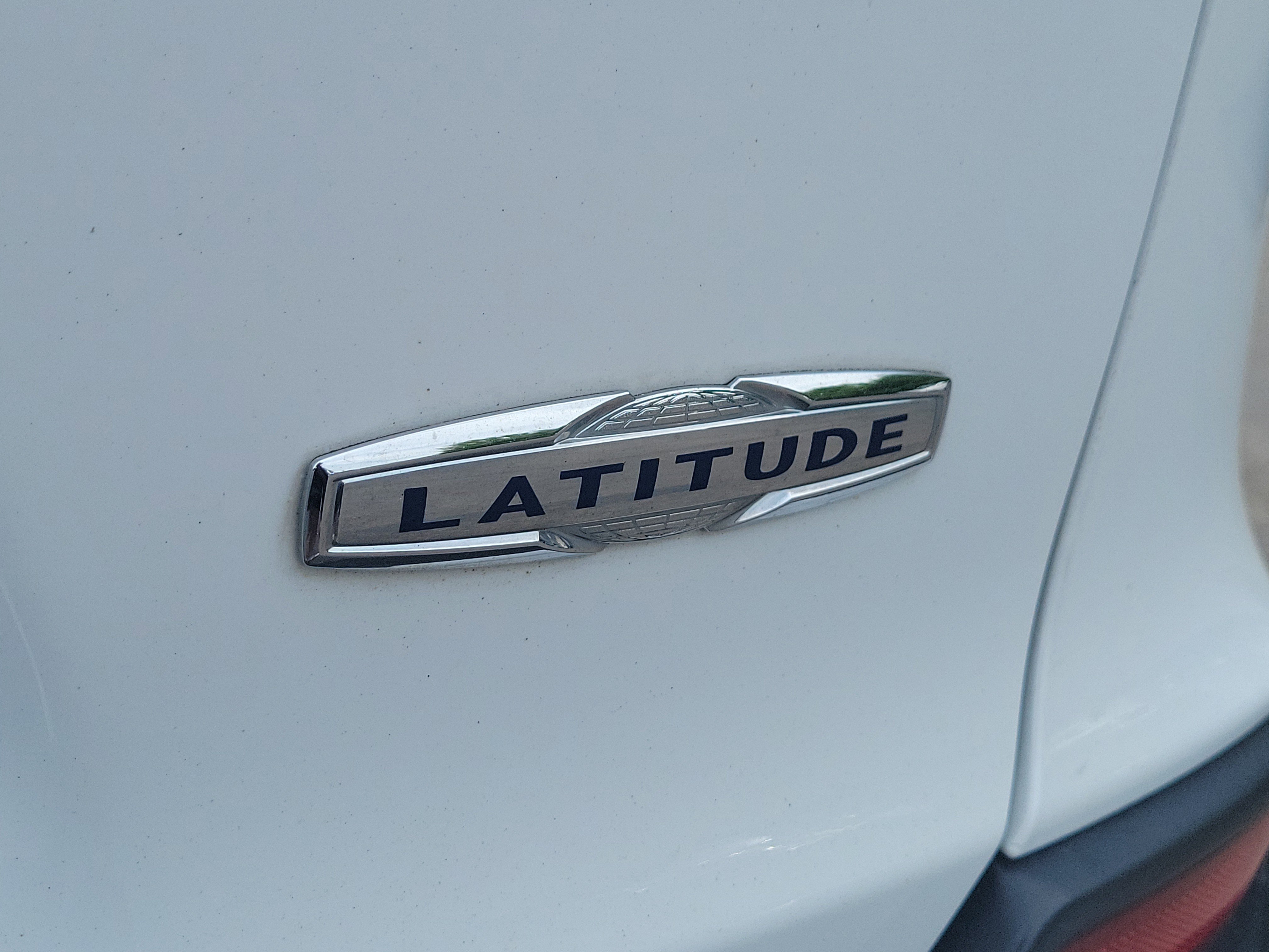 Used 2019 Jeep Cherokee Latitude w/ Popular Appearance Group FWD image 6