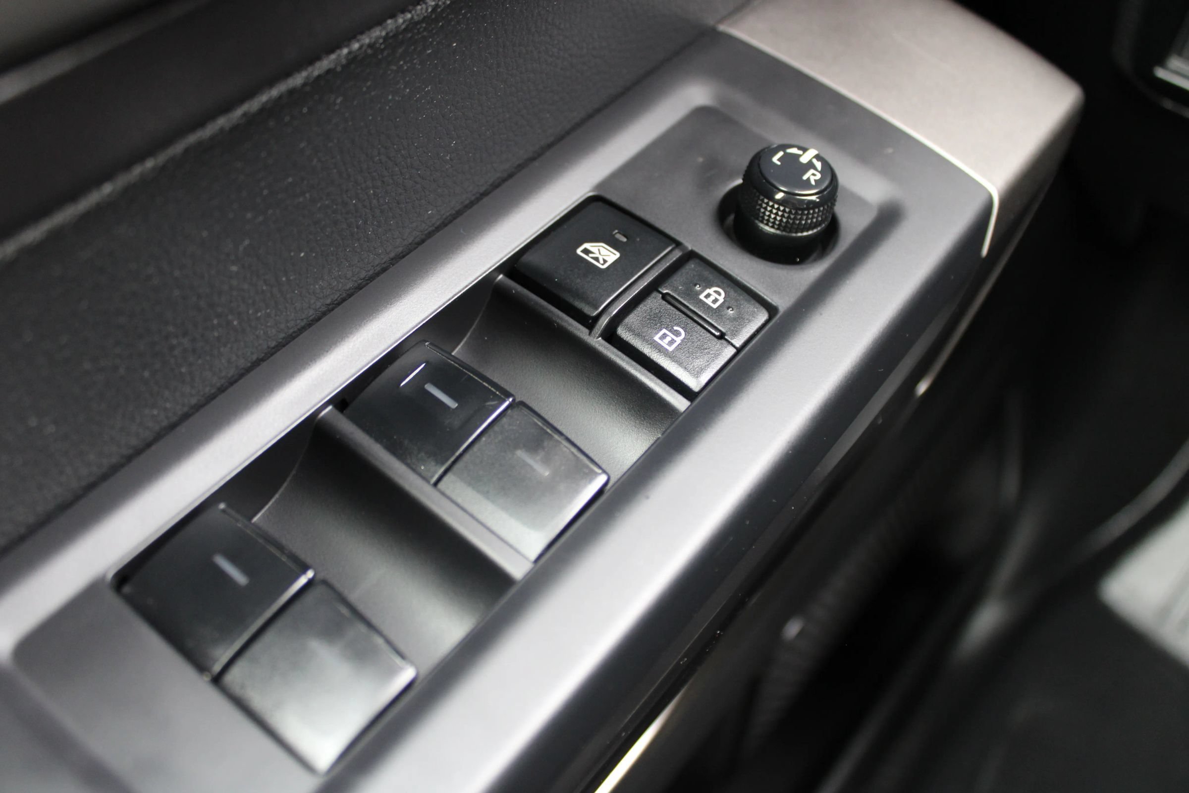 Used 2022 Toyota Tundra SR5 w/ SR5 Premium Package AWD/4WD image 23