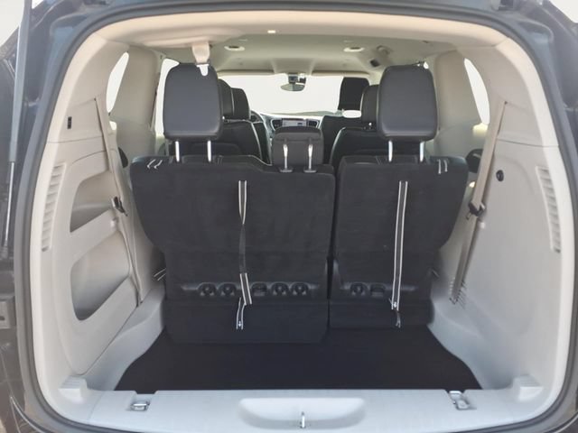 Used 2024 Chrysler Pacifica Touring-L FWD image 21