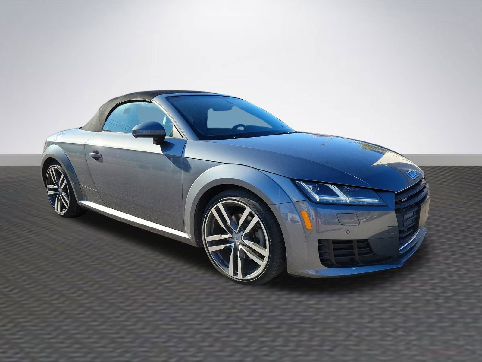 Used 2016 Audi TT 2.0T w/ Technology Package image 1