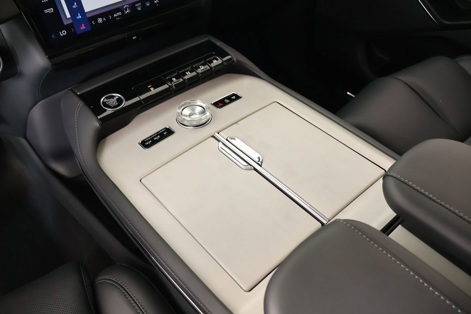 New 2026 Lincoln Navigator L Premier AWD/4WD image 8