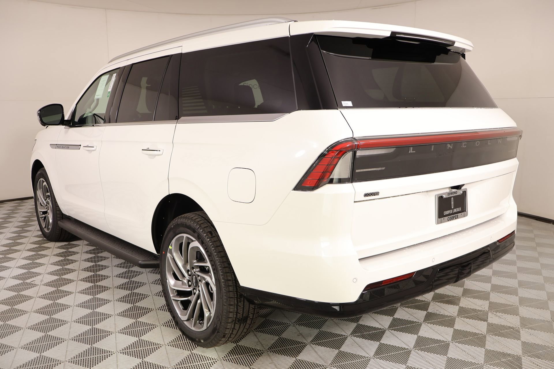 New 2026 Lincoln Navigator Premiere image 23