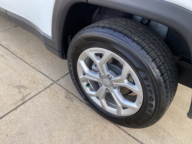 Used 2024 Jeep Compass Latitude image 29