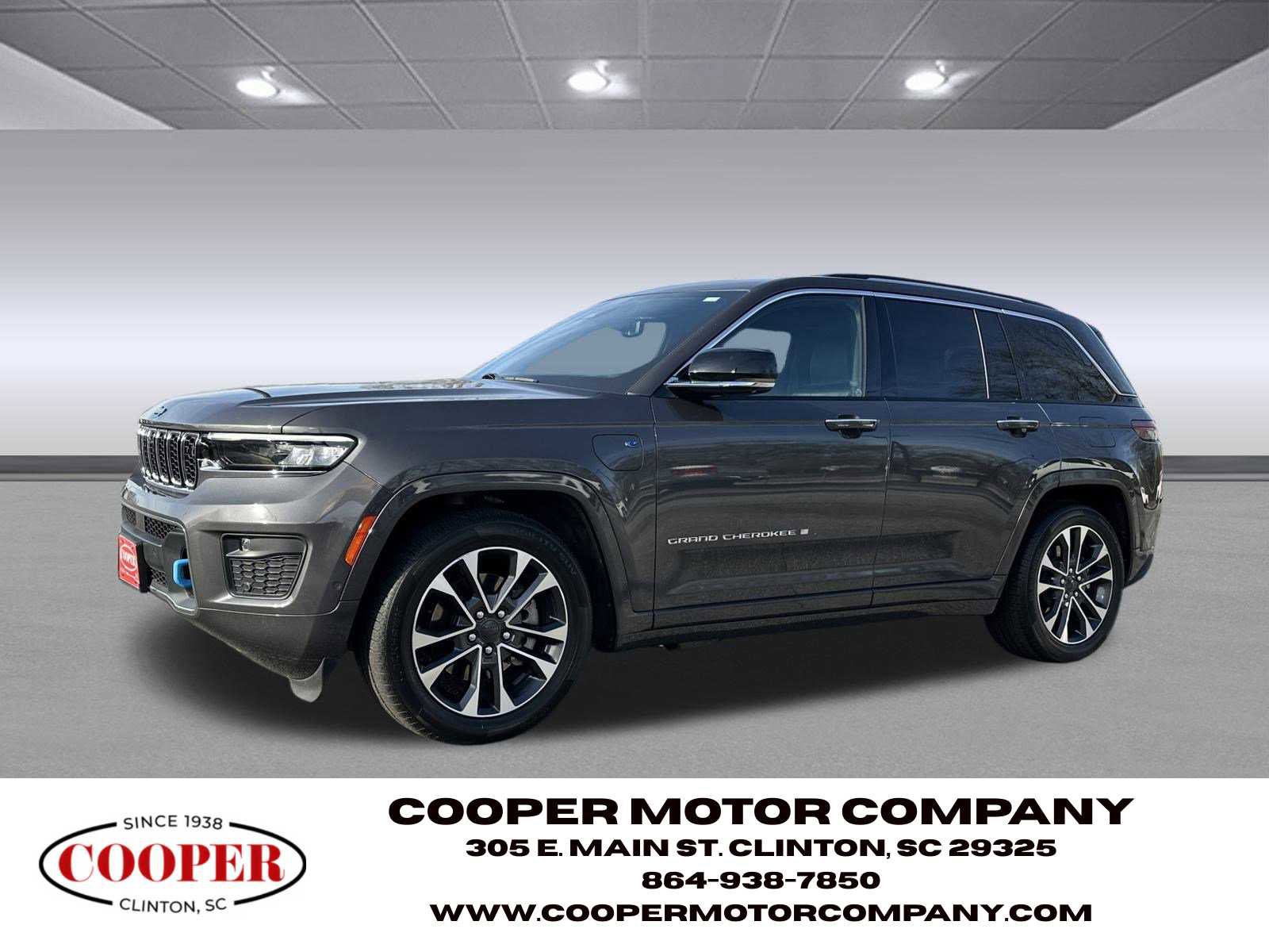 Used 2022 Jeep Grand Cherokee Overland w/ Advanced Protech Group III image 3