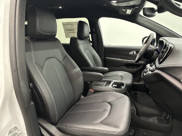 New 2027 Chrysler Pacifica Select AWD/4WD image 28