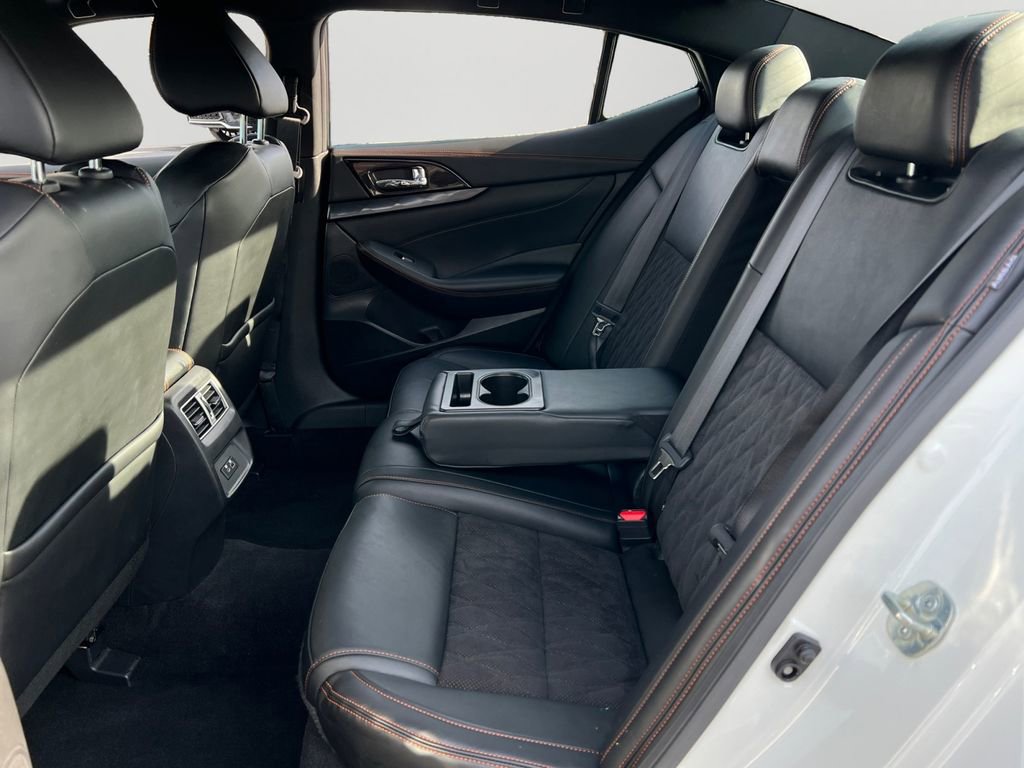 Used 2023 Nissan Maxima SR w/ Sport Mat Group image 10