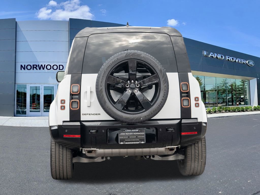 New 2026 Land Rover Defender 110 X-Dynamic SE image 5