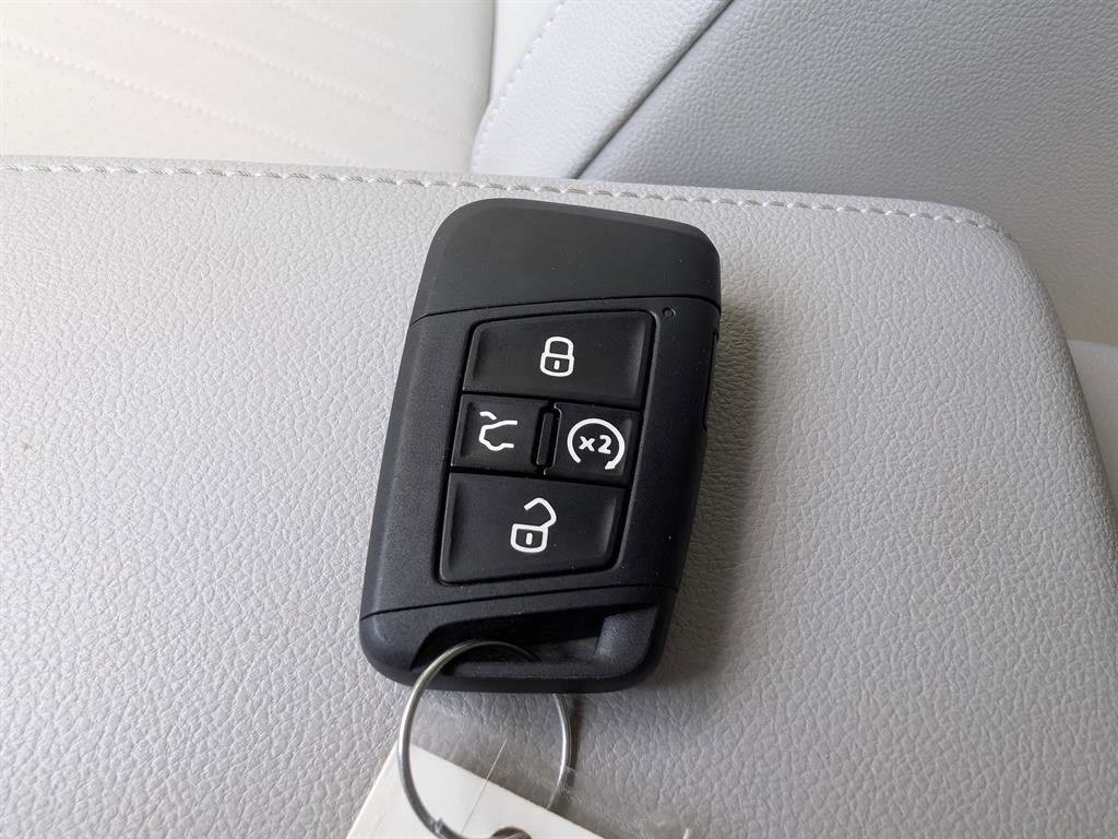 Used 2022 Volkswagen Tiguan SE image 38