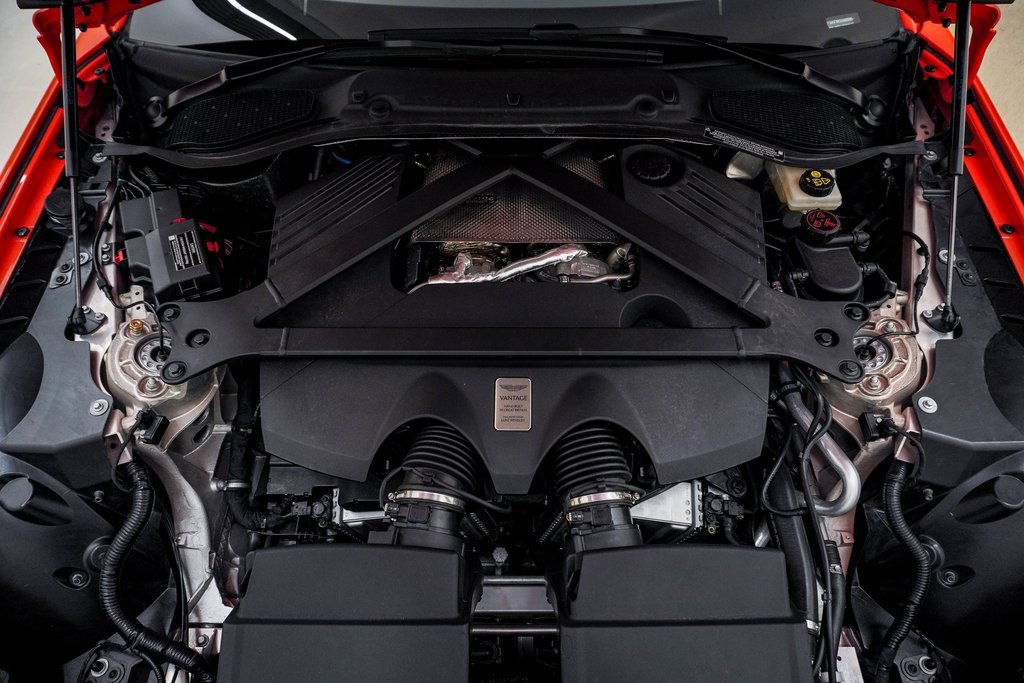 Used 2025 Aston Martin V8 Vantage Coupe image 33