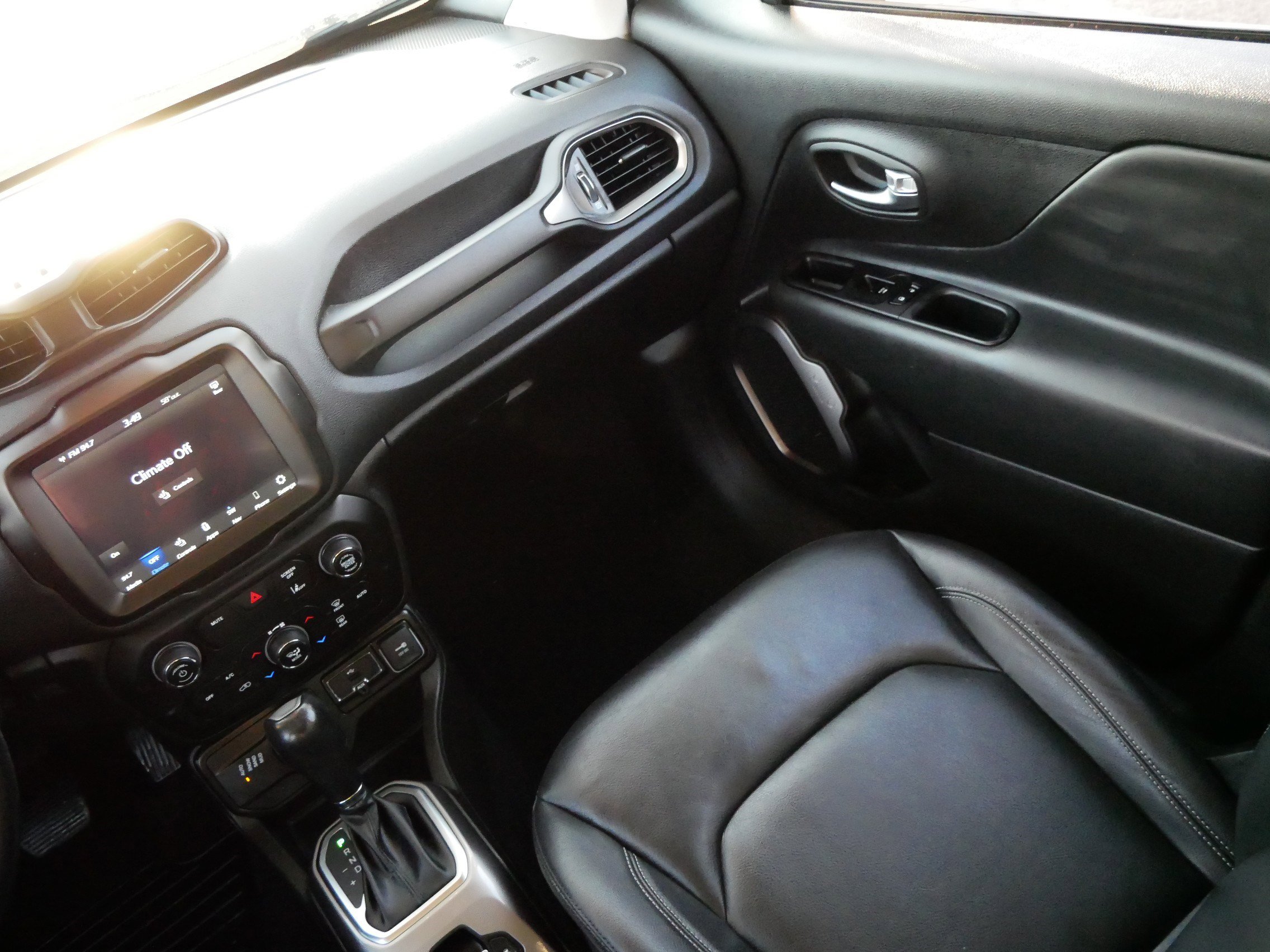 Used 2022 Jeep Renegade Limited image 11