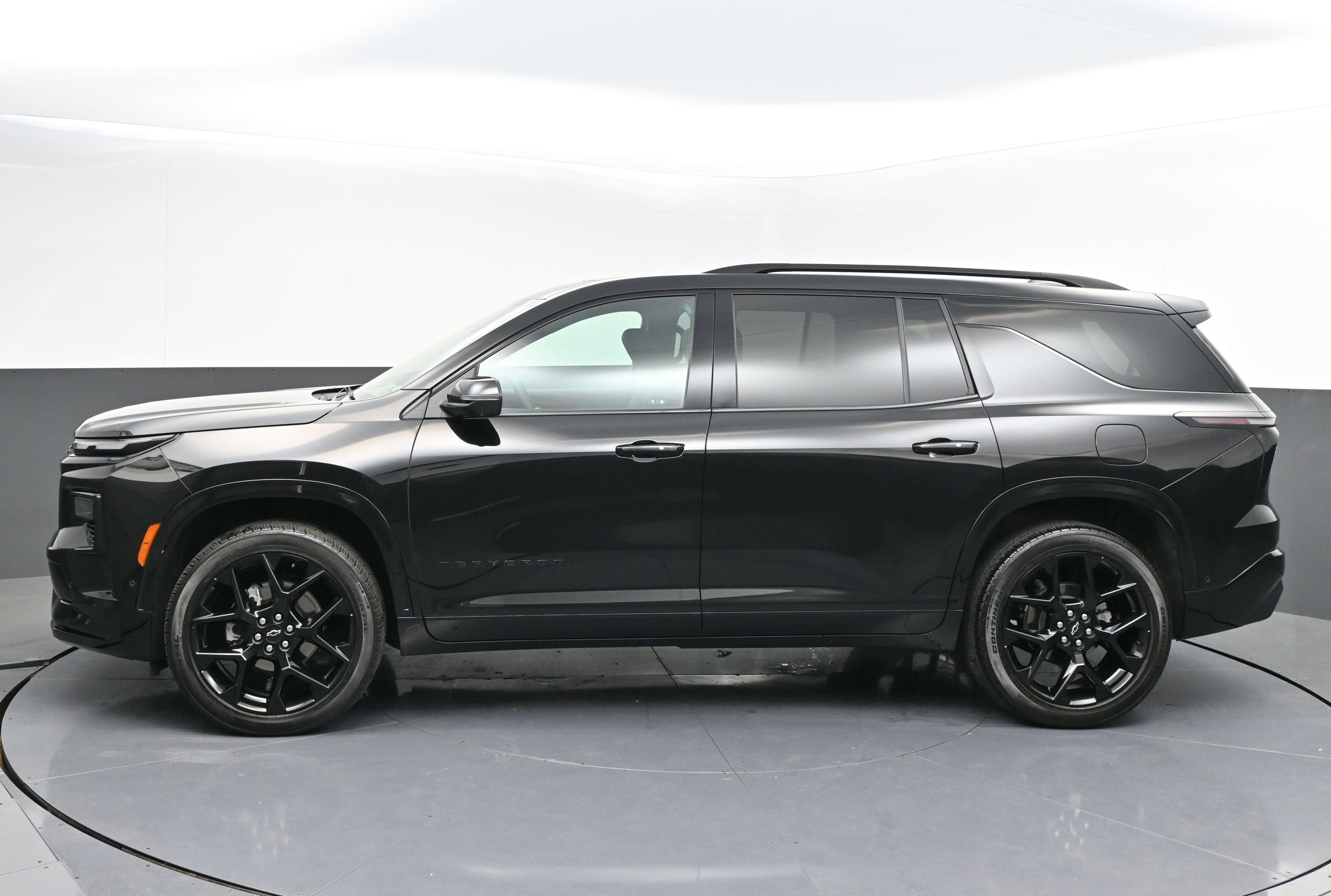 Used 2024 Chevrolet Traverse RS image 4