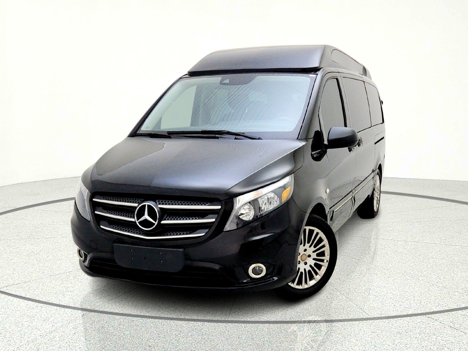 Used 2019 Mercedes-Benz Metris Passenger image 2