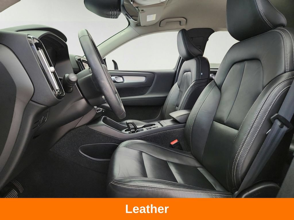 Used 2022 Volvo XC40 T5 Momentum AWD/4WD image 11
