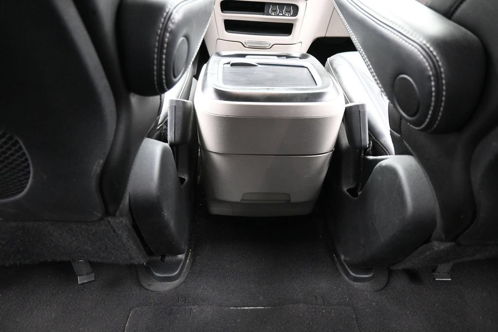 Used 2023 Chrysler Pacifica Touring-L FWD image 35