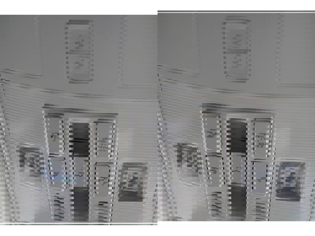 Used 2018 Volkswagen Tiguan SE w/ Panoramic Sunroof Package image 24