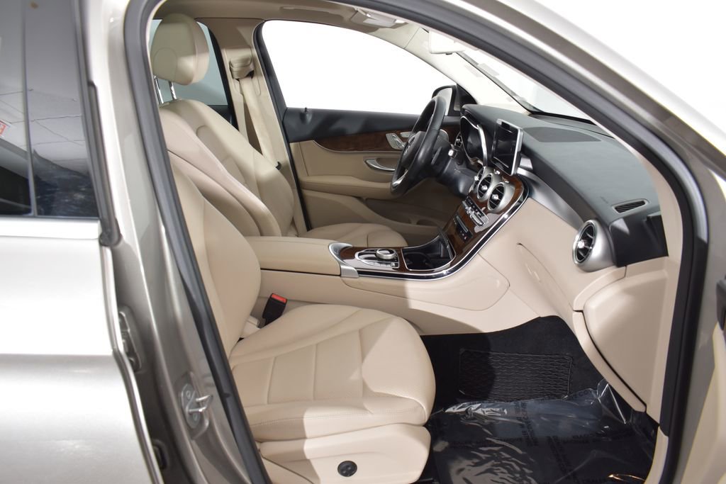 Used 2019 Mercedes-Benz GLC 300 4MATIC image 25