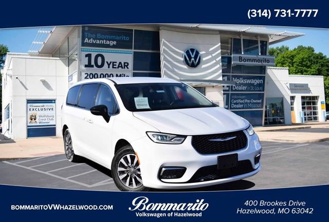 Used 2024 Chrysler Pacifica Select image 1